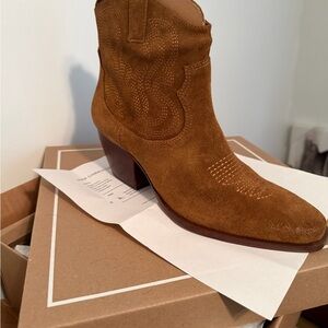 Dolce Vita Shania Pull-on western ankle bootie NWT Sz 9